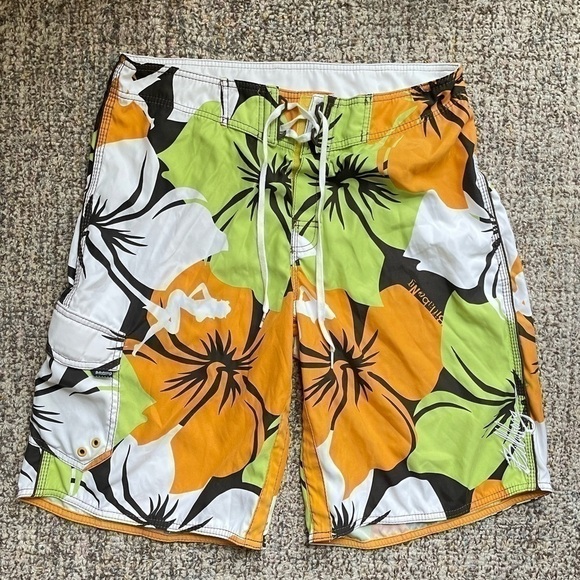 BILLABONG SWIM TRUNKS MINT CONDITION Comes with wax comb for surfboards - Picture 2 of 5